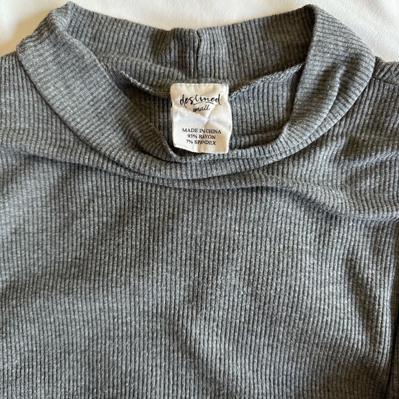 Cropped Mock Neck Ribbed Tee - Picture 3 of 3